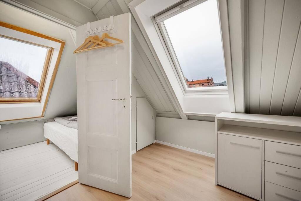 Dinbnb Homes I 4-Bedroom Historical House In Romantic Surroundings Bergen Esterno foto